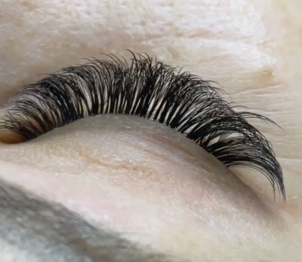 Customer photo review of 0.07 CASHMERE NOIR COLLECTION VOLUME LASHES SINGLE LENGTH 8-18MM