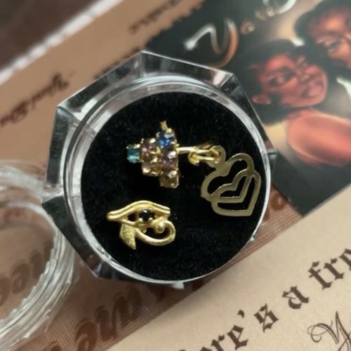 Customer photo review of Eye Of Horus Nose Studz 𓂀
