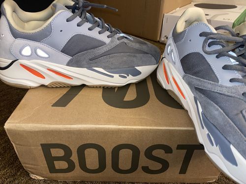 Customer photo review of YEEZY BOOST 700