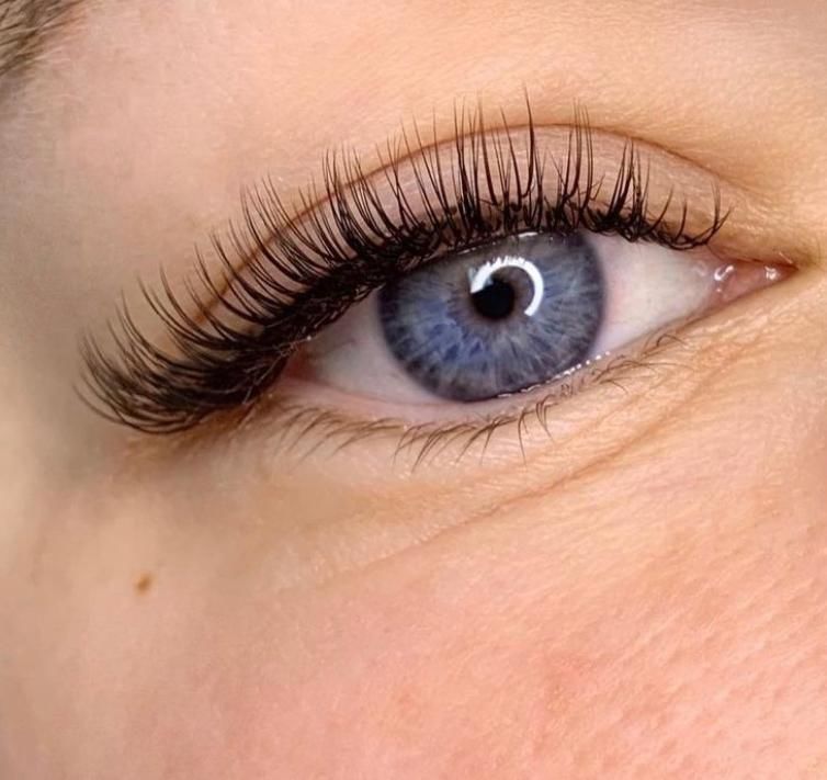 Customer photo review of SUPER BONDER FOR LASH EXTENSIONS