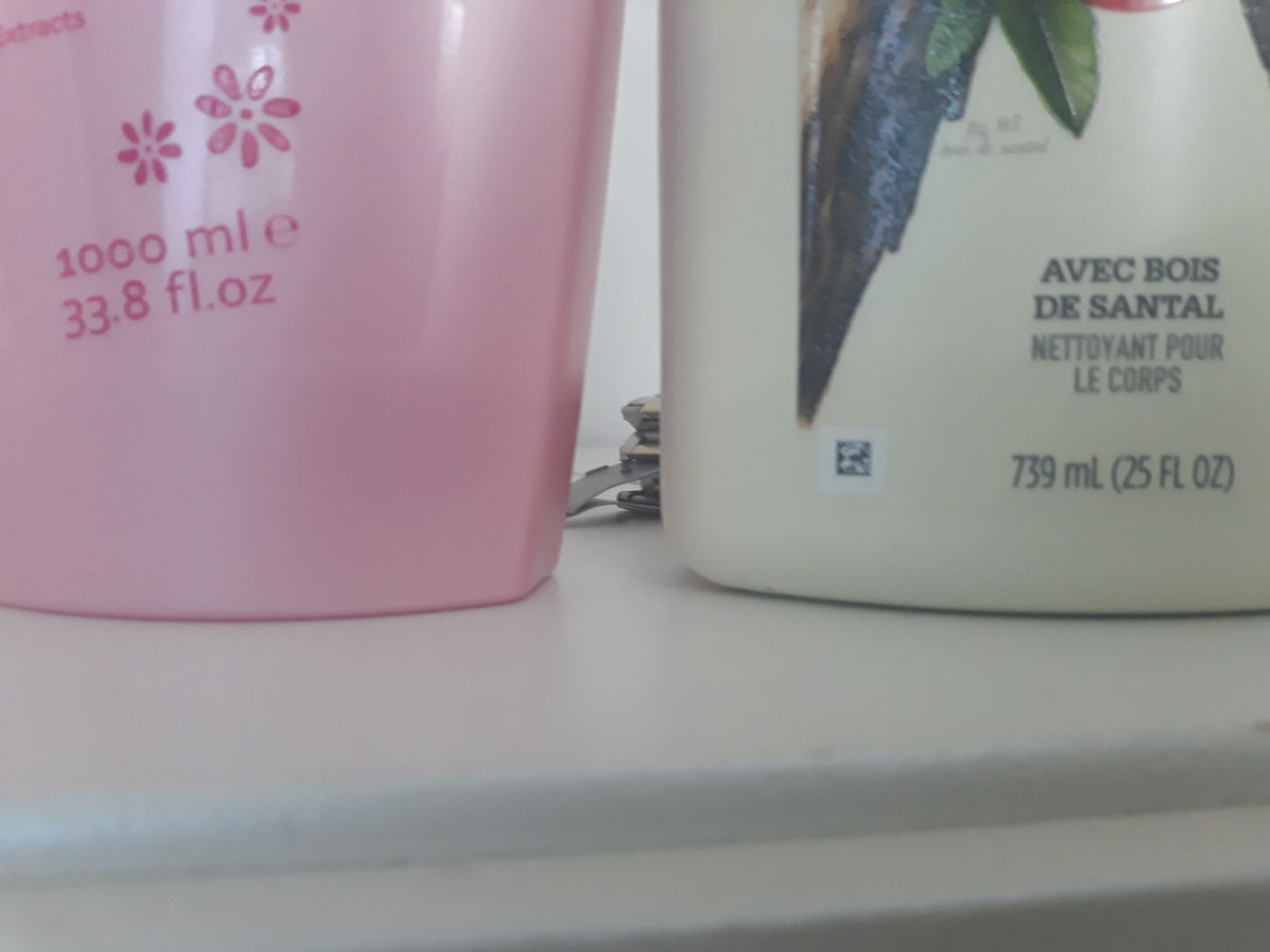 Customer photo review of Fair and White So White! Refreshing Shower Gel With Pomegranate And Melon Extracts (Jumbo-1000ml / 33.81 fl oz)