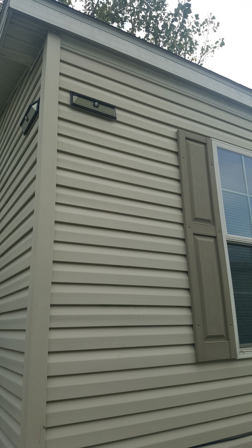 Customer photo review of 118 LED Solar Light 1000 Lumens