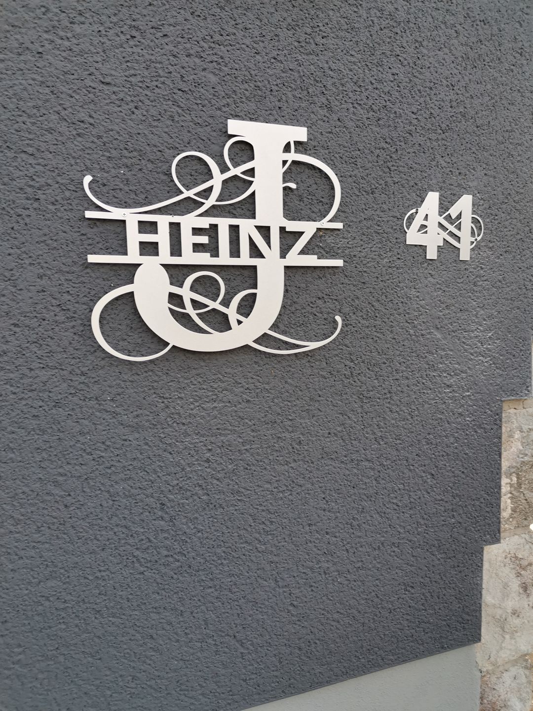 Customer photo review of Hausnummer "Ornamental Style" passend zum Hausnummern-Monogramm (personalisierbar)