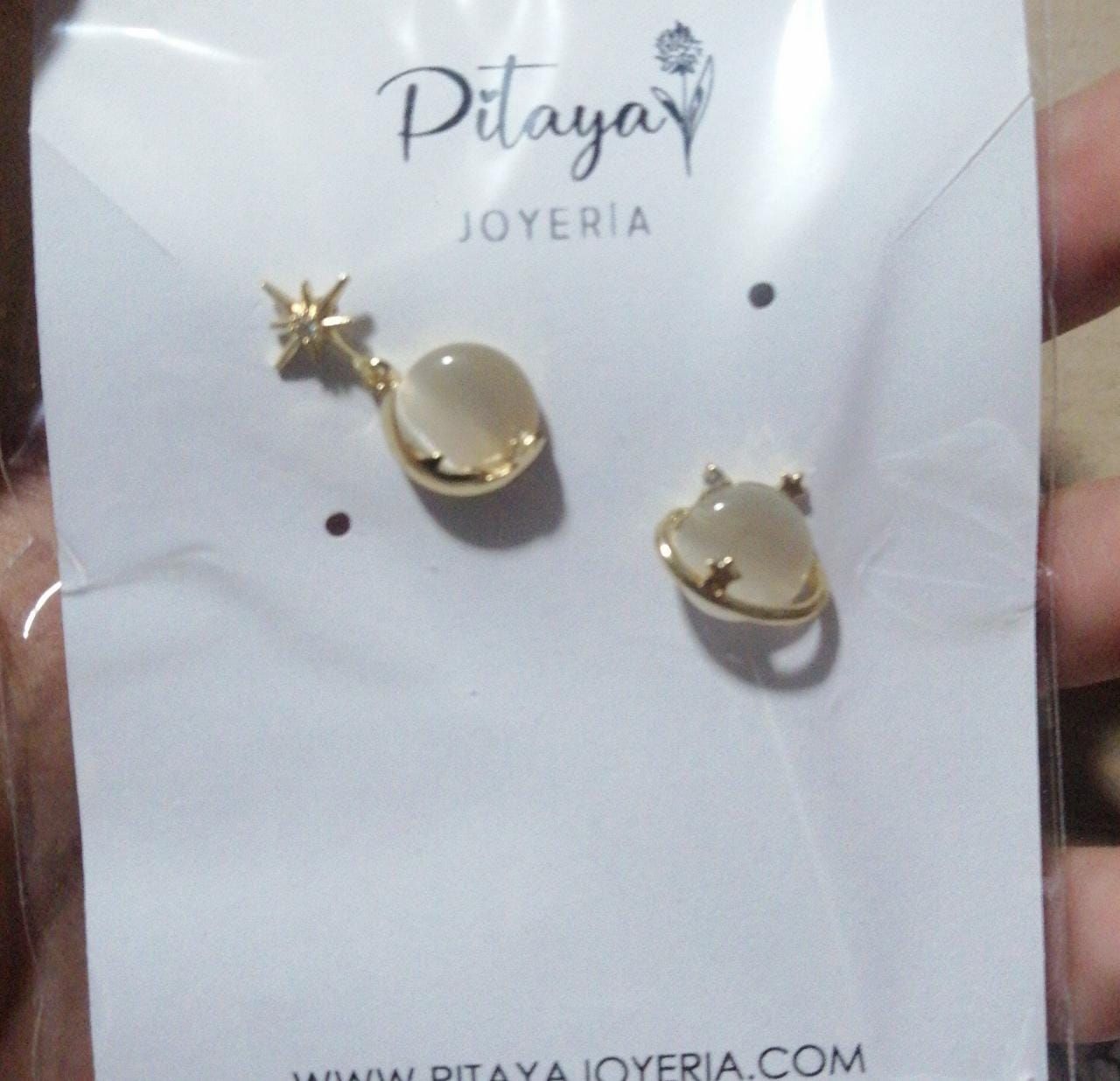 Customer photo review of Aretes de Saturno de Ópalo