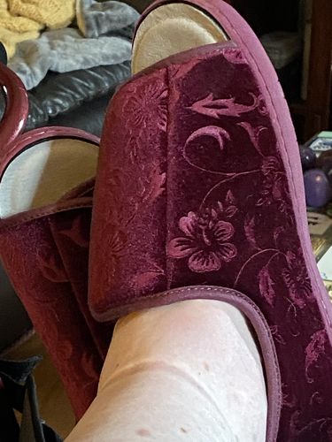 Customer photo review of Slippers - Women's Foamtread Extra Depth (Final Clearance)