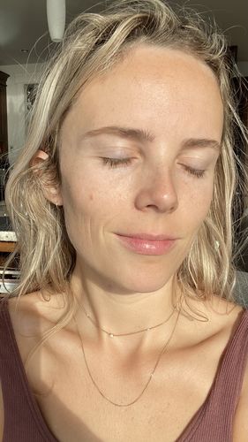 Customer photo review of Gradual Face Tan