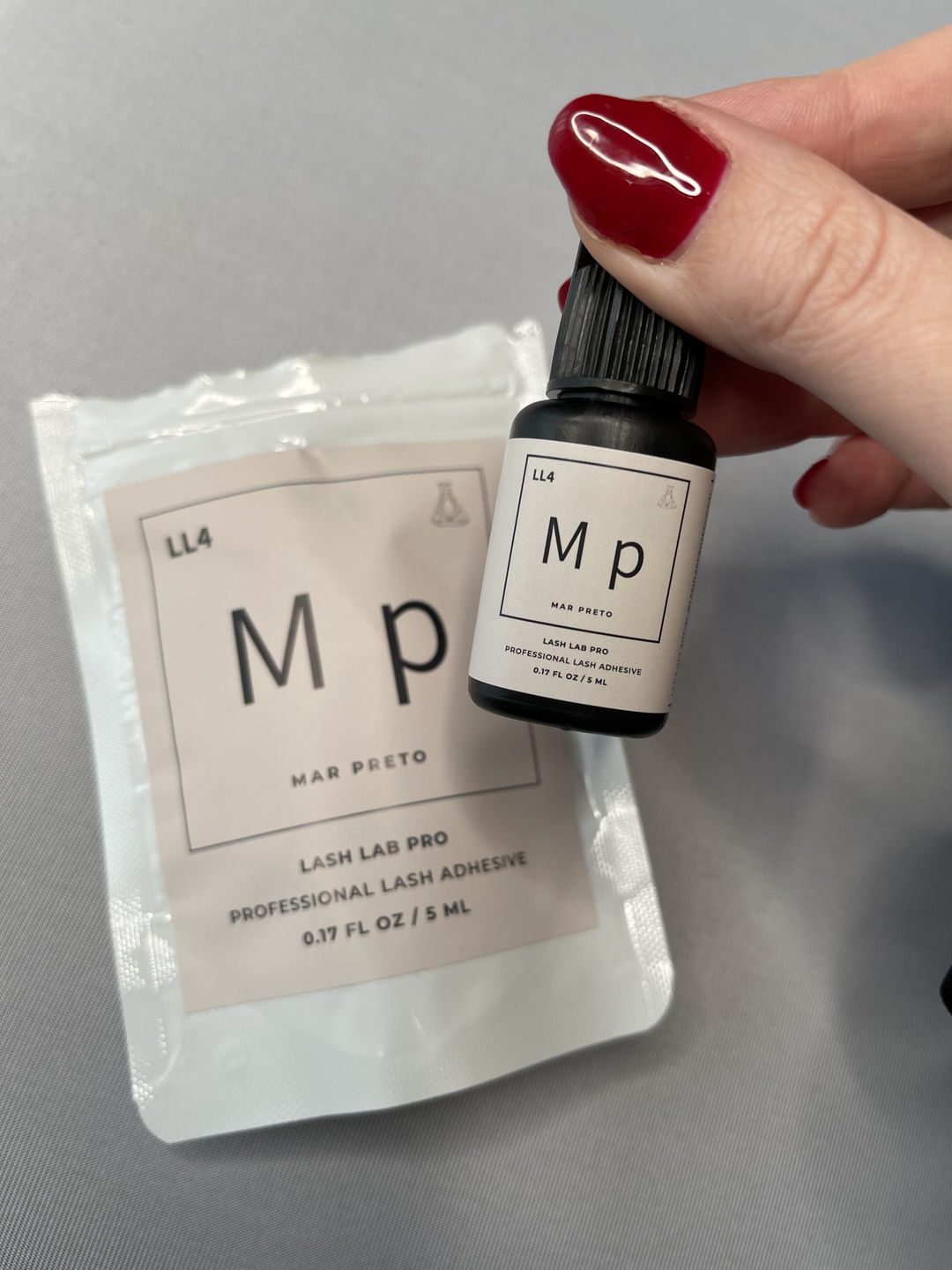 Customer photo review of Mar Preto Black Lash Adhesive