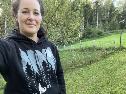 Customer photo review of WOLF IM WALD - Bio Unisex Hoodie (BASIC)