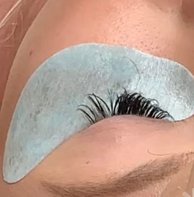 Customer photo review of EYELASH EXTENSION GLUE: THOUSANDLASHES’ ULTRA CRYSTAL BOND