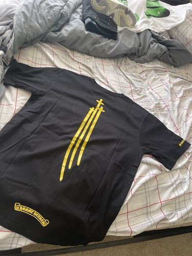 Customer photo review of CHROME HEARTS 16 T-Shirt