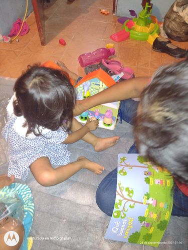 Customer photo review of Colección Completa Peppa Pig: 12 Figuras + 12 Libros + Caja coleccionadora