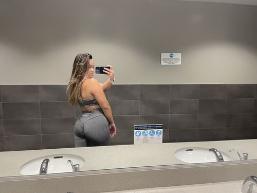 Customer photo review of So Pchee Dark Grey Scrunch Butt Leggings