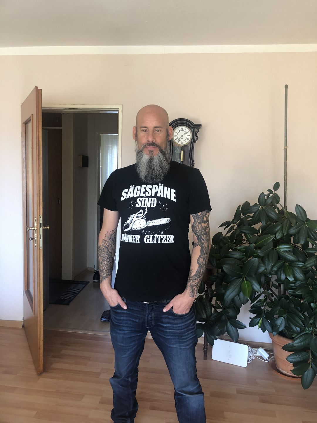 Customer photo review of MÄNNERGLITZER KETTENSÄGE - Bio Herren Shirt
