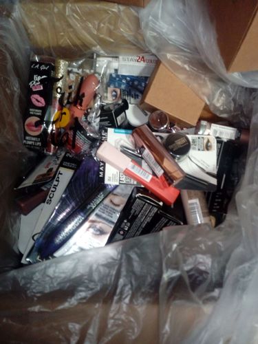 Customer photo review of Liquidación Caja Surtida Loreal - Maybelline - NYX - Venta al Por Mayor 129UNIDADES (LMYX)  - En Promoción