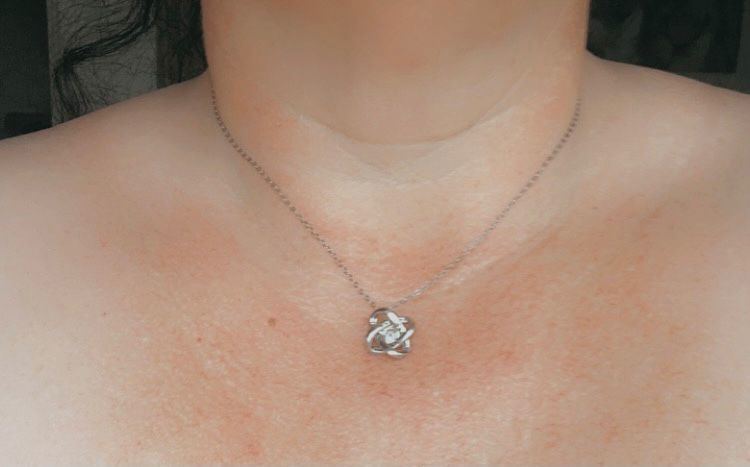Customer photo review of "To my Soulmate" - Silver Love knot necklace