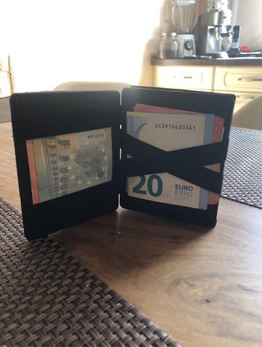 Customer photo review of Flap Boy - Magic Wallet with Coin Pocket