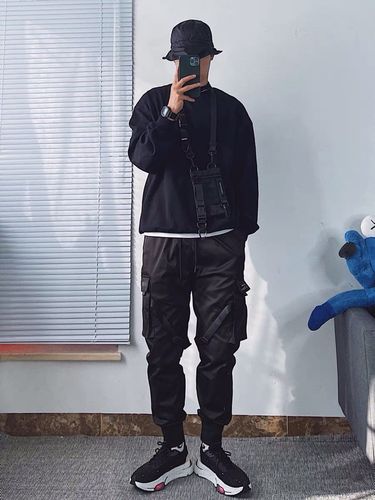 Customer photo review of TO Techwear Urban Cargo Joggers
