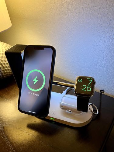 Customer photo review of MDRNDOCK WIRELESS CHARGING STATION