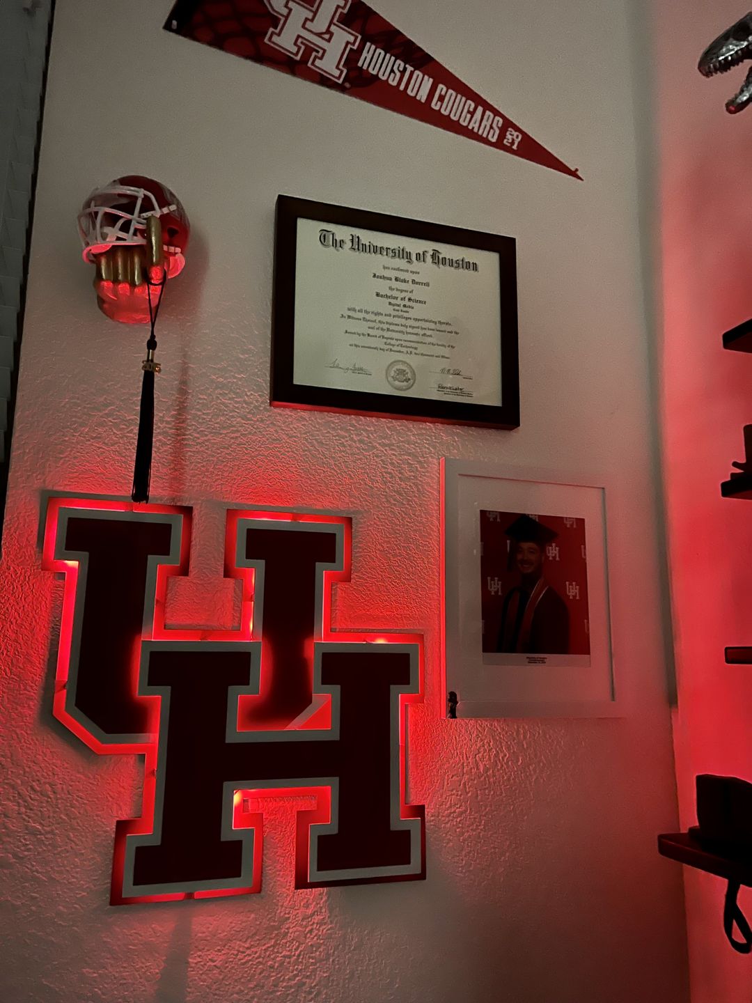 Customer photo review of University of Houston interlocking "UH" 3D Metal Wall Art