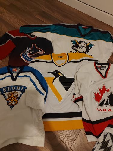 Customer photo review of Vintage Pittsburgh Penguins Starter NHL Jersey Size XL