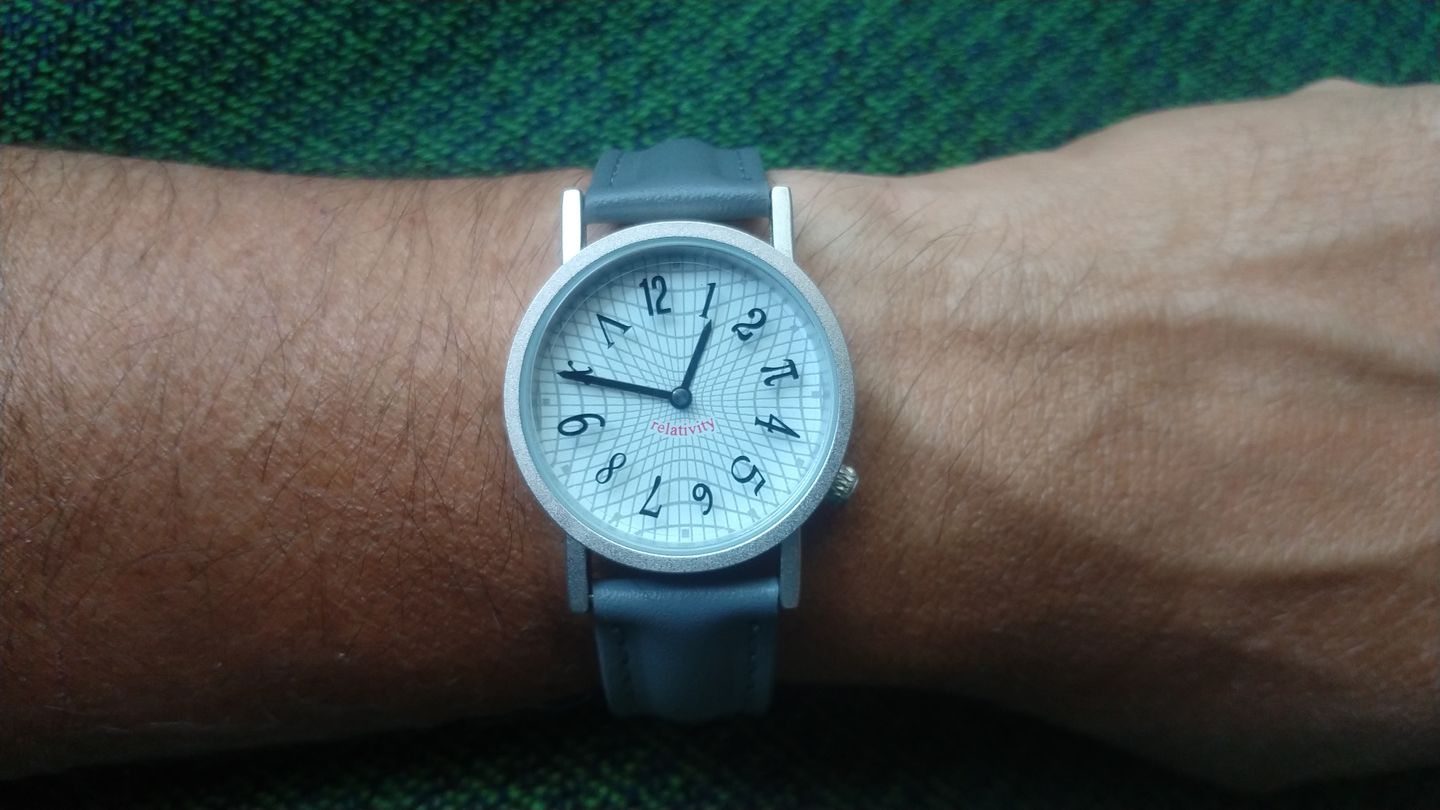 Customer photo review of Reloj Análogo Philosophers Guild Relatividad de Einstein 33 mm
