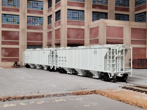 Customer photo review of Walthers Mainline 910-7028 50' Pullman-Standard PS-2 2893 3-Bay Covered Hopper - Ready to Run -- New York Central #883090, HO Scale
