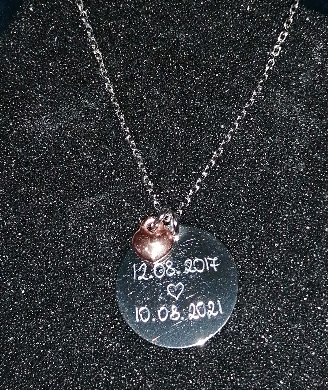 Customer photo review of Zarte Halskette mit Gravur "Mini Love"