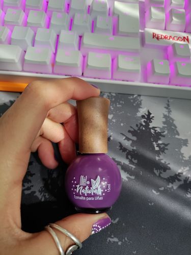 Customer photo review of Esmalte de Uñas Olé! Naturals Uva