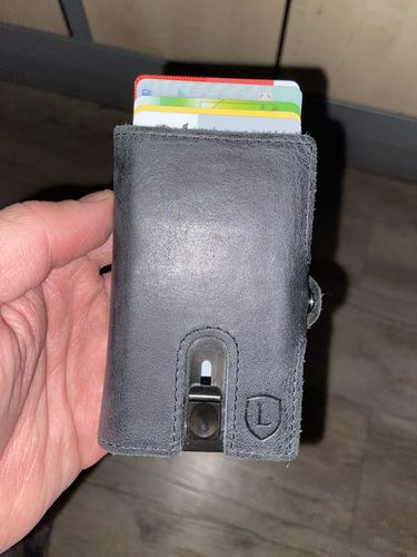 Customer photo review of Everest Smart Wallet