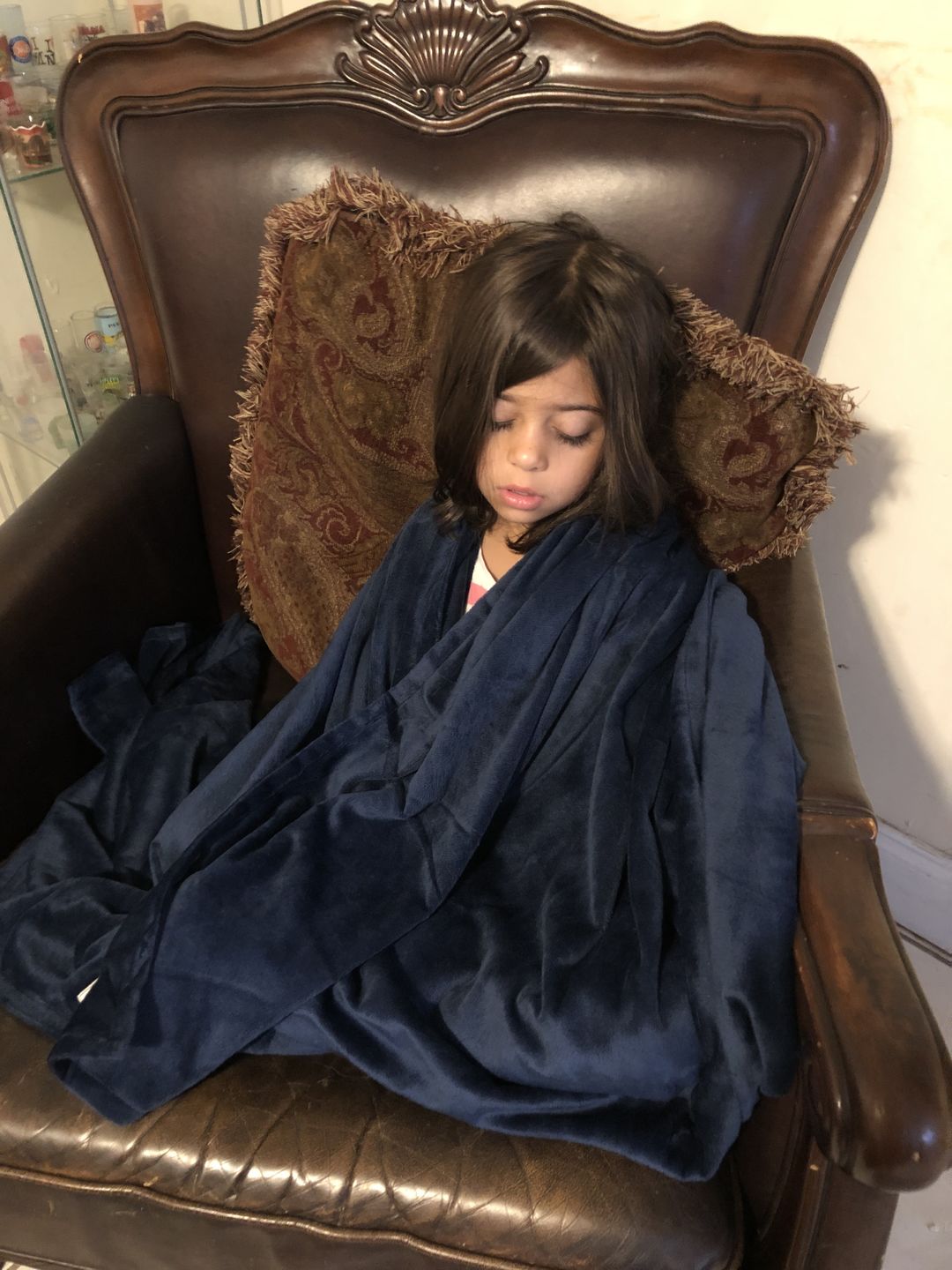 Customer photo review of BiggerBee Minky Throw Blanket Solid NAVY