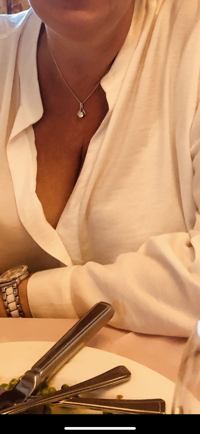 Customer photo review of "TO MY DAUGHTER, LOVE MUM" WHITE GOLD NECKLACE