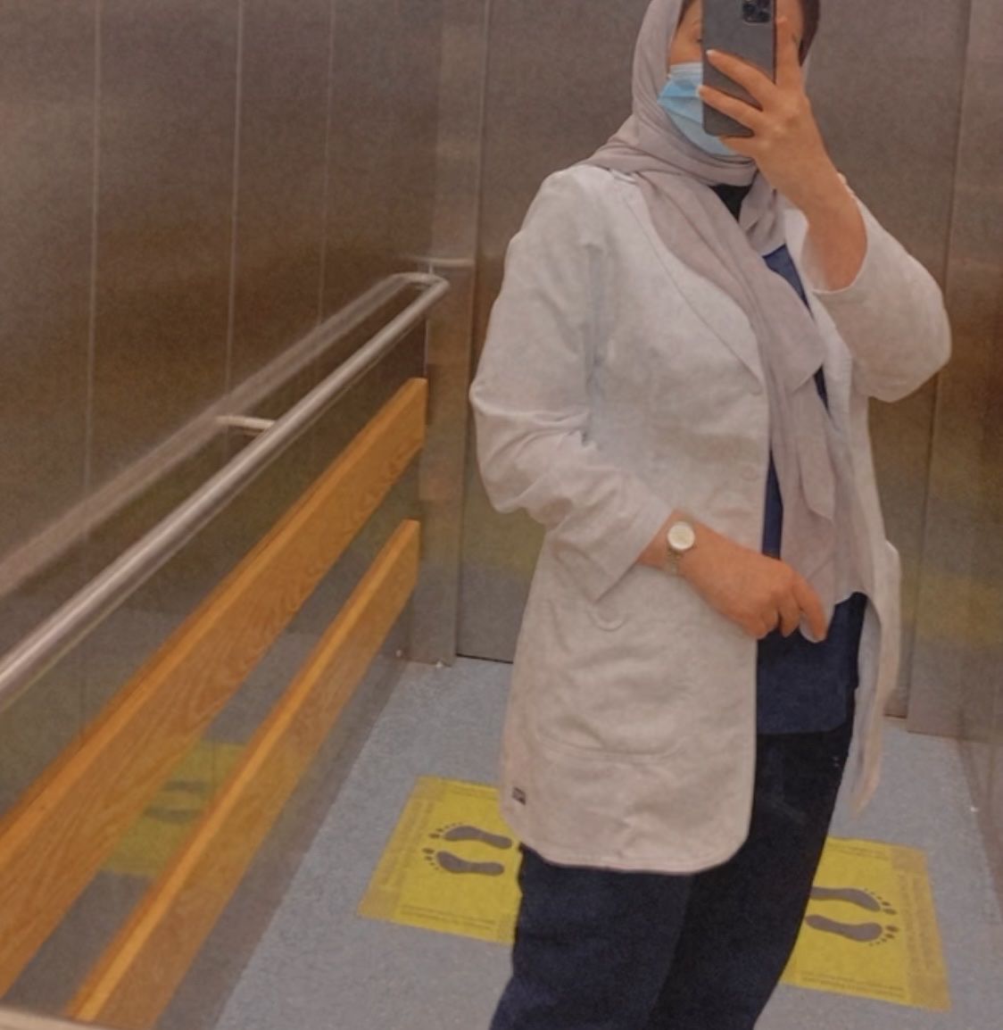 Customer photo review of لابكوت هانا جريز اناتومي ~ Hannah Lab Coat Grey's Anatomy