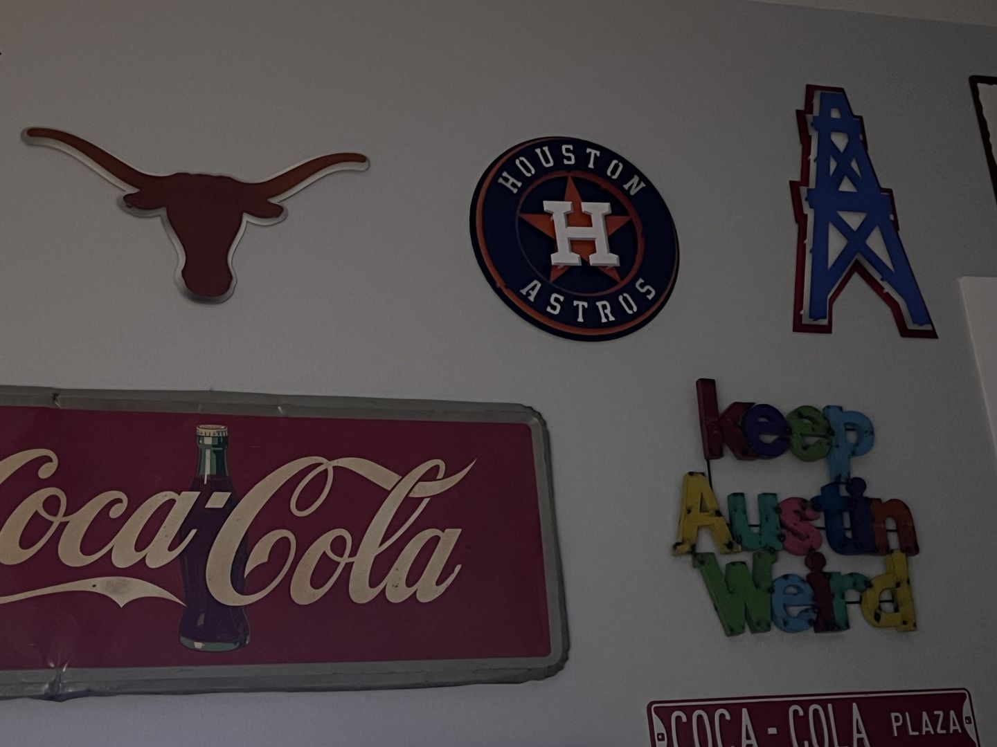 Customer photo review of Tennessee Titans "Oilers 1980" 3D Vintage Metal Wall Art