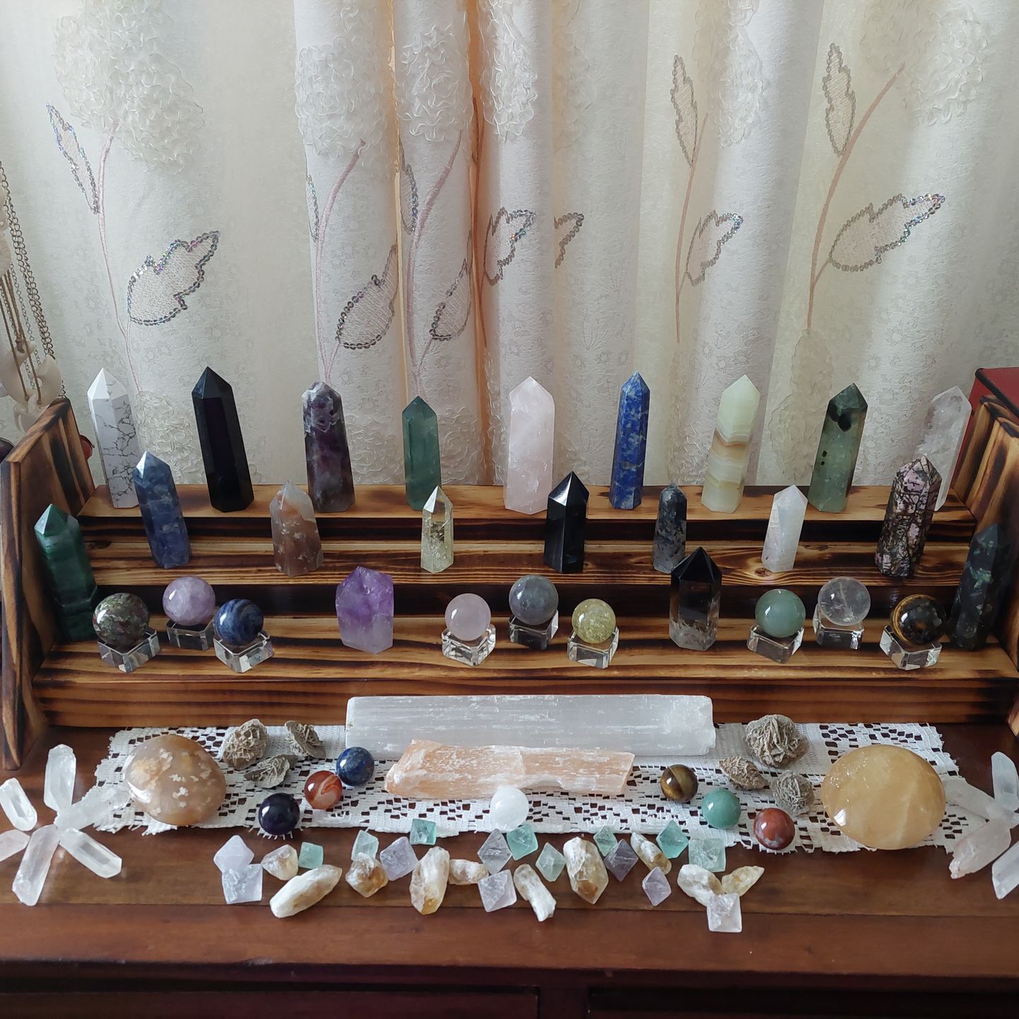 Customer photo review of 45 Crystal Super Pack - 16 Points, 9 Spheres & 20 Quartz Shards