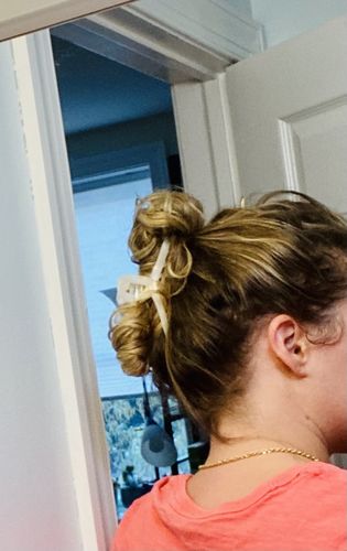 Customer photo review of Dreamy Twist Claw Clip