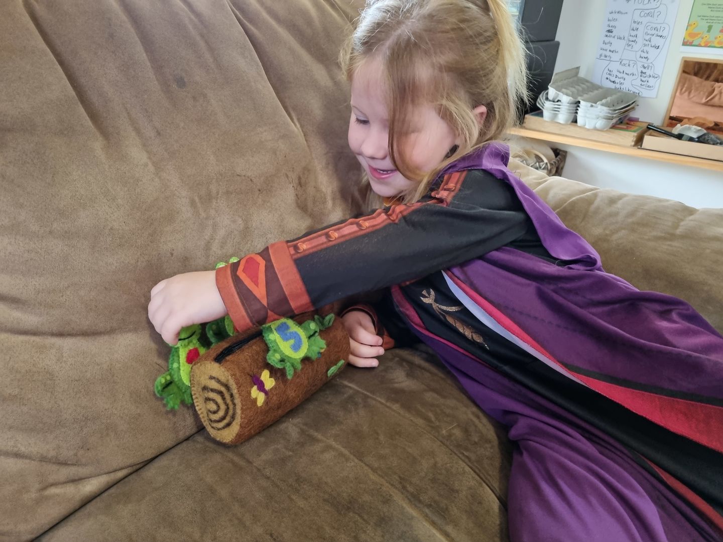 Customer photo review of 5 Little Speckled Frogs with Log Bag, Finger Puppet Set