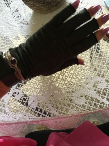 Customer photo review of Anti-Arthritis Gloves (Compression) Joint Pain Relief