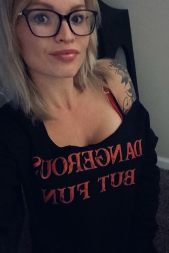 Customer photo review of 186 - NEVER Crop Hoodie