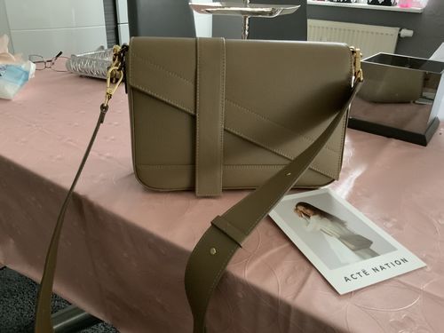 Customer photo review of Iconic Ally - Cappuccino