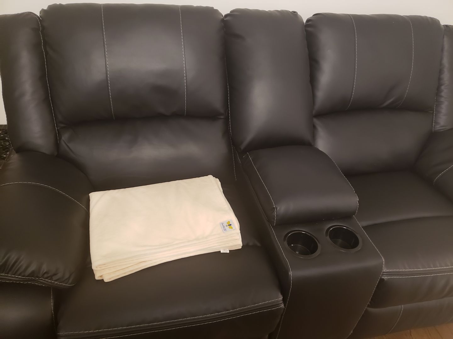 Customer photo review of BiggerBee Minky Throw Blanket Solid Ivory