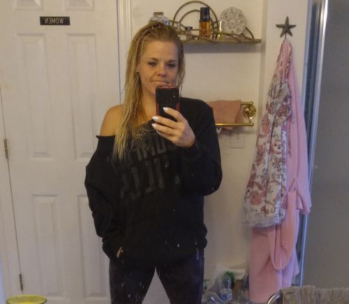 Customer photo review of 98 - Comfort Wide Neck Sweatshirt