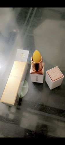 Customer photo review of O.TWO.O TINTED LIP BALM