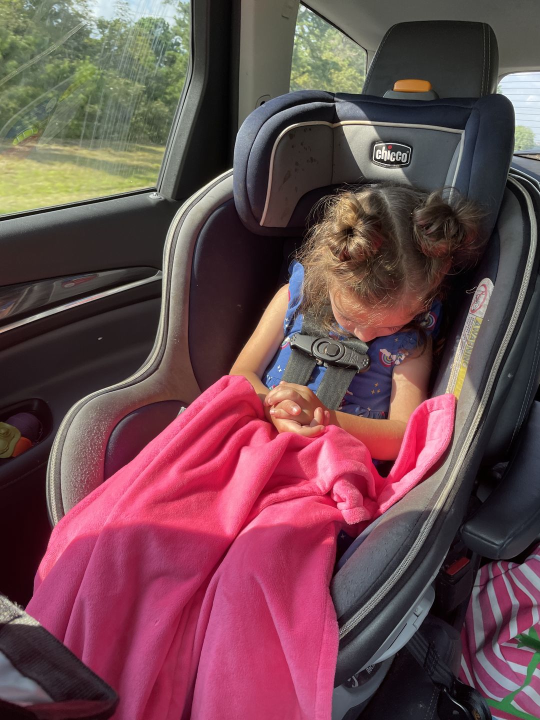 Customer photo review of BiggerBee Minky Throw Blanket Charcoal