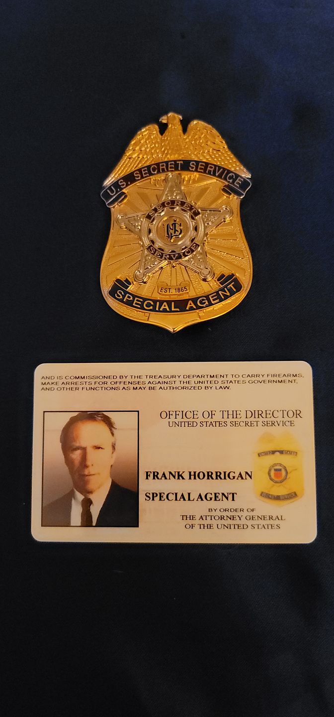 Customer photo review of USSS US Secret Service Special Agent Badge Solid Copper Replica Movie Props