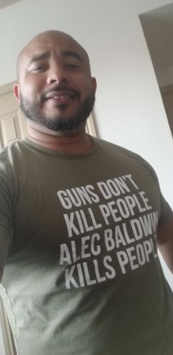 Customer photo review of Guns Don't Kill People Men's Apparel