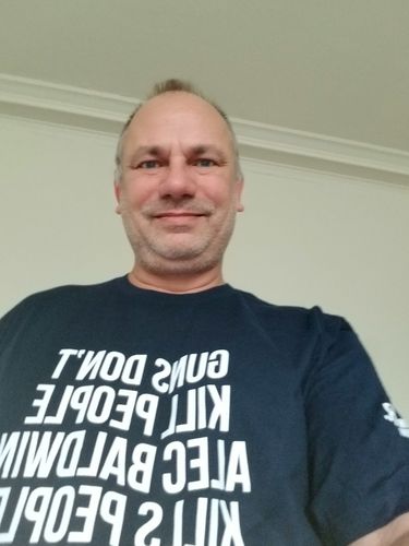 Customer photo review of Guns Don't Kill People Men's Apparel