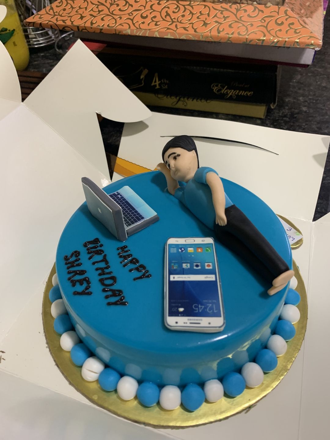 Customer photo review of Side Workaholic Cake