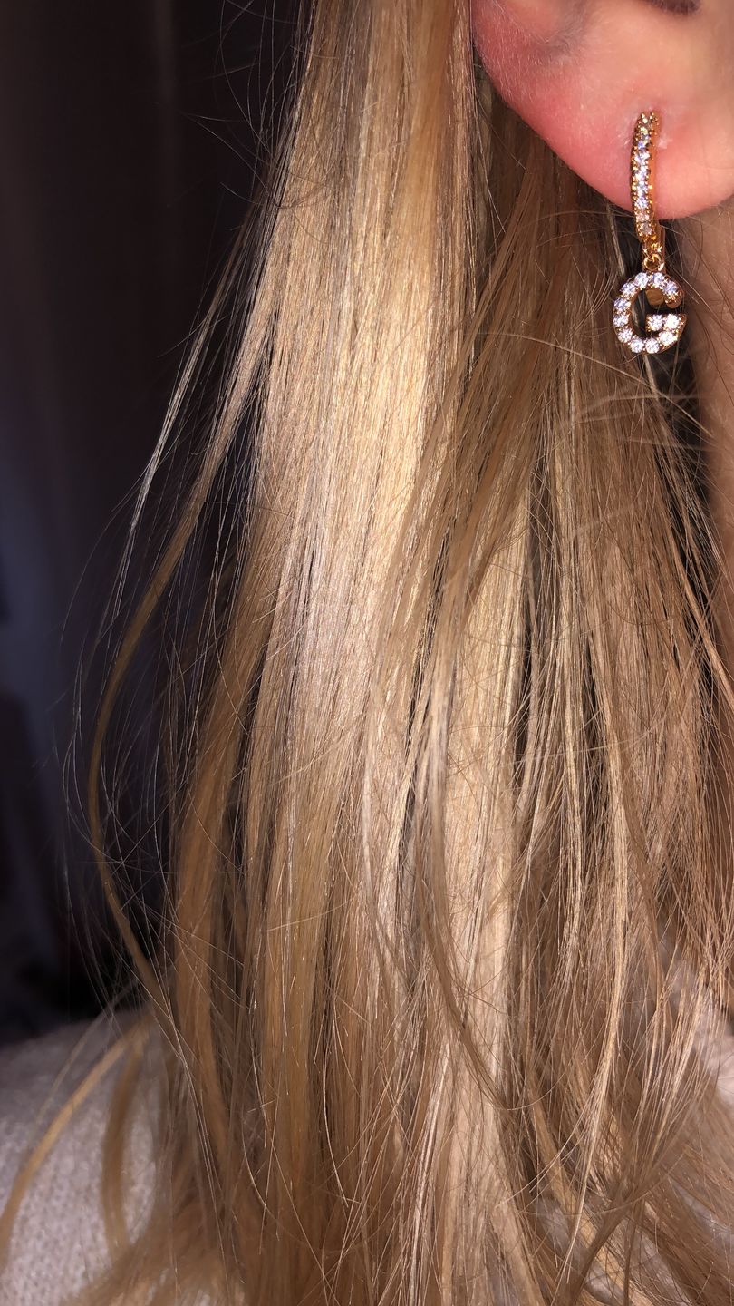 Customer photo review of Letter Ohrringe | 18K vergoldet