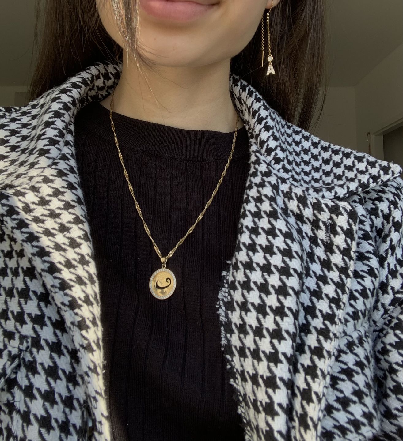 Customer photo review of Letter Ohrhänger | 18K vergoldet