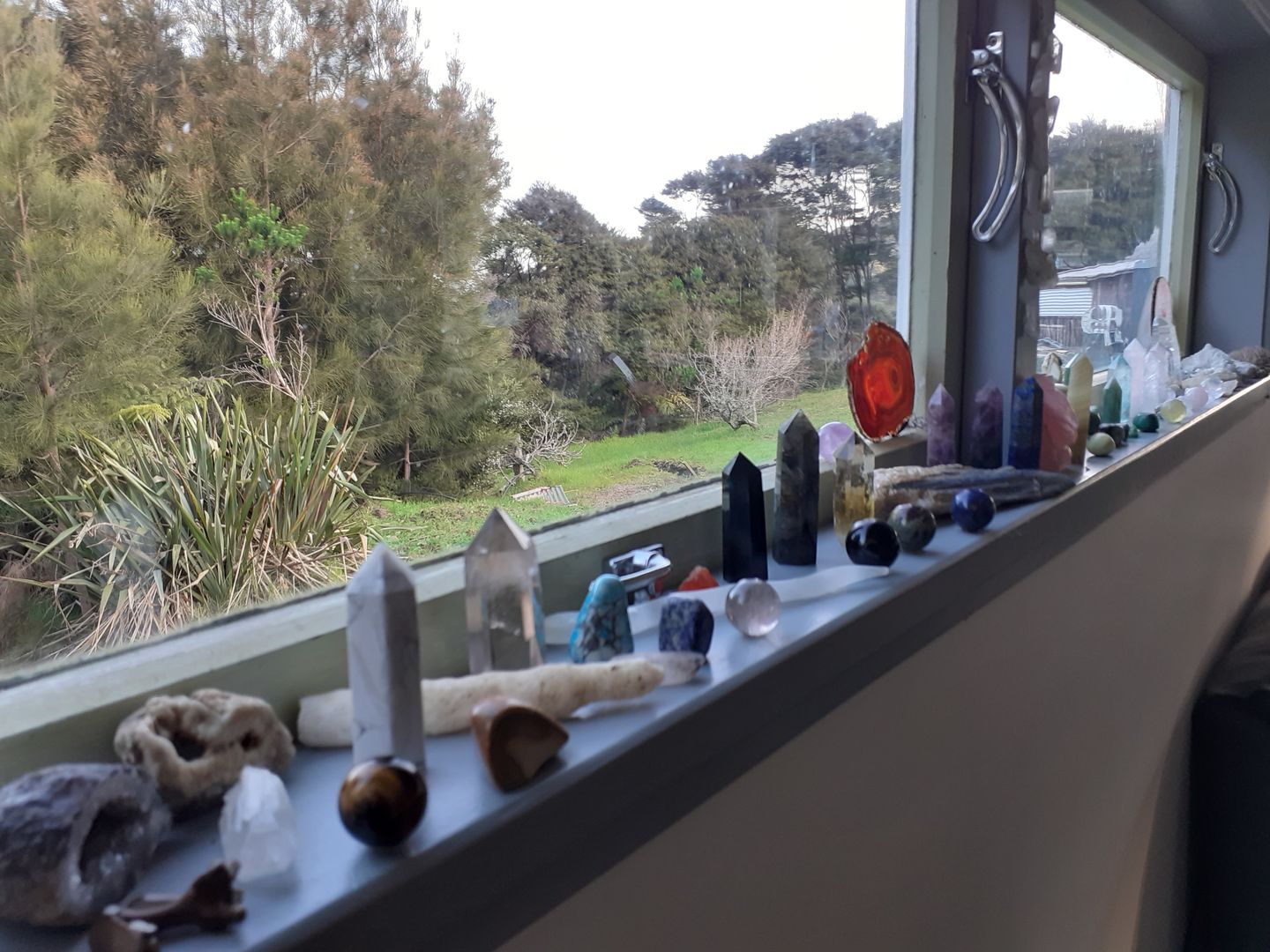 Customer photo review of 45 Crystal Super Pack - 16 Points, 9 Spheres & 20 Quartz Shards